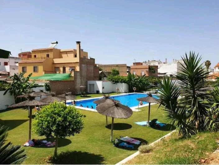 Apartamento Con Patio Y Piscina Cerca De Sevilla 라알가바 외부 사진